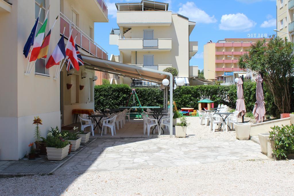 Hotel Hamburg Σενιγκάλια Εξωτερικό φωτογραφία