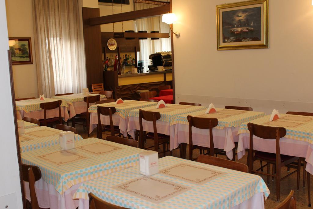 Hotel Hamburg Σενιγκάλια Εξωτερικό φωτογραφία