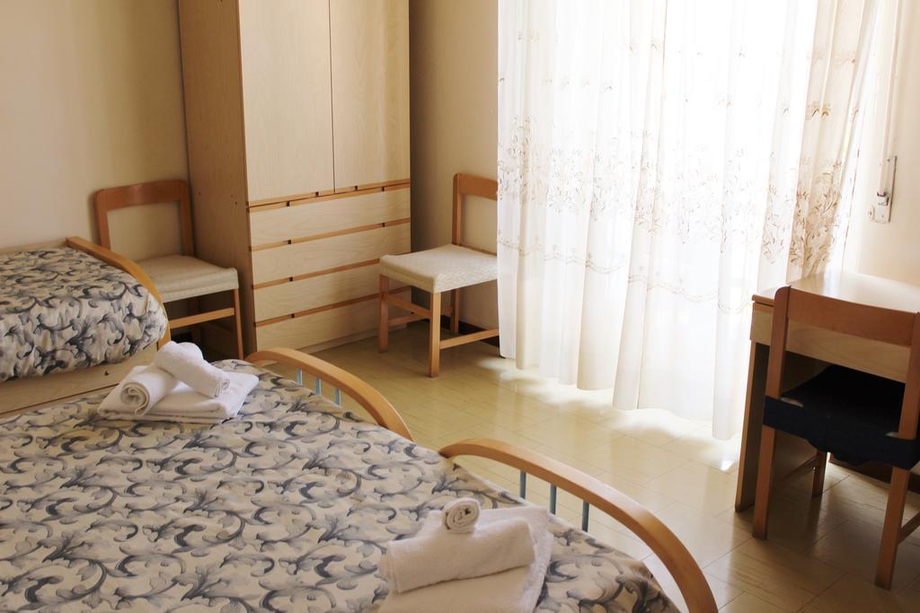 Hotel Hamburg Σενιγκάλια Εξωτερικό φωτογραφία