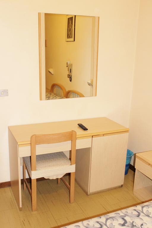 Hotel Hamburg Σενιγκάλια Εξωτερικό φωτογραφία