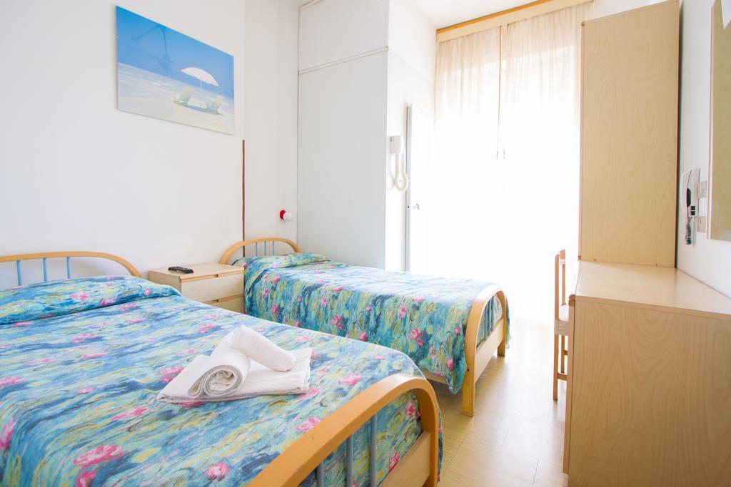 Hotel Hamburg Σενιγκάλια Δωμάτιο φωτογραφία